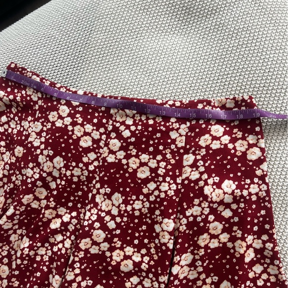 LC Lauren Conrad Floral Mini Skirt in Red and White - Picture 4 of 8